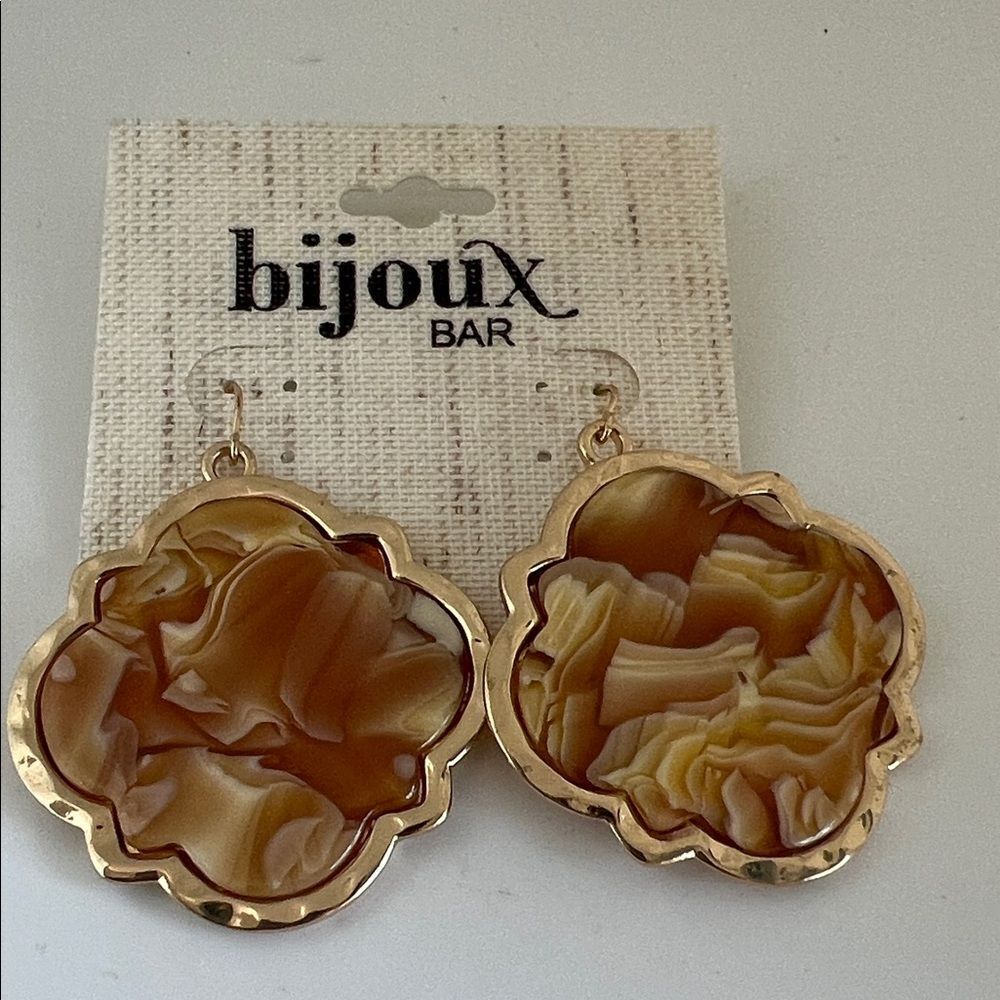 NWT Bijoux Bar Tan Cream Gold Tone Swirls Dangle Fall Earrings